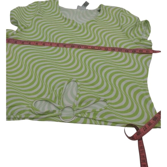 Just Polly Womens Junior Flower Cutout Crop Top Sz 3X Shirt Pullover Green Wavy - Picture 5 of 10